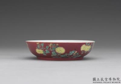 图片[2]-Dish with chrysanthemum in red ground in falangcai painted enamels, Qing dynasty, Yongzheng reign (1723-1735)-China Archive